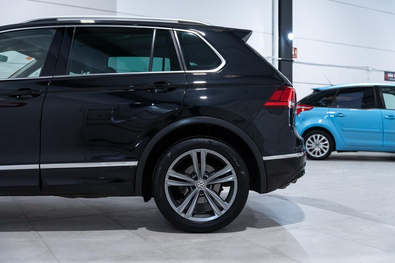 VOLKSWAGEN Tiguan R-line