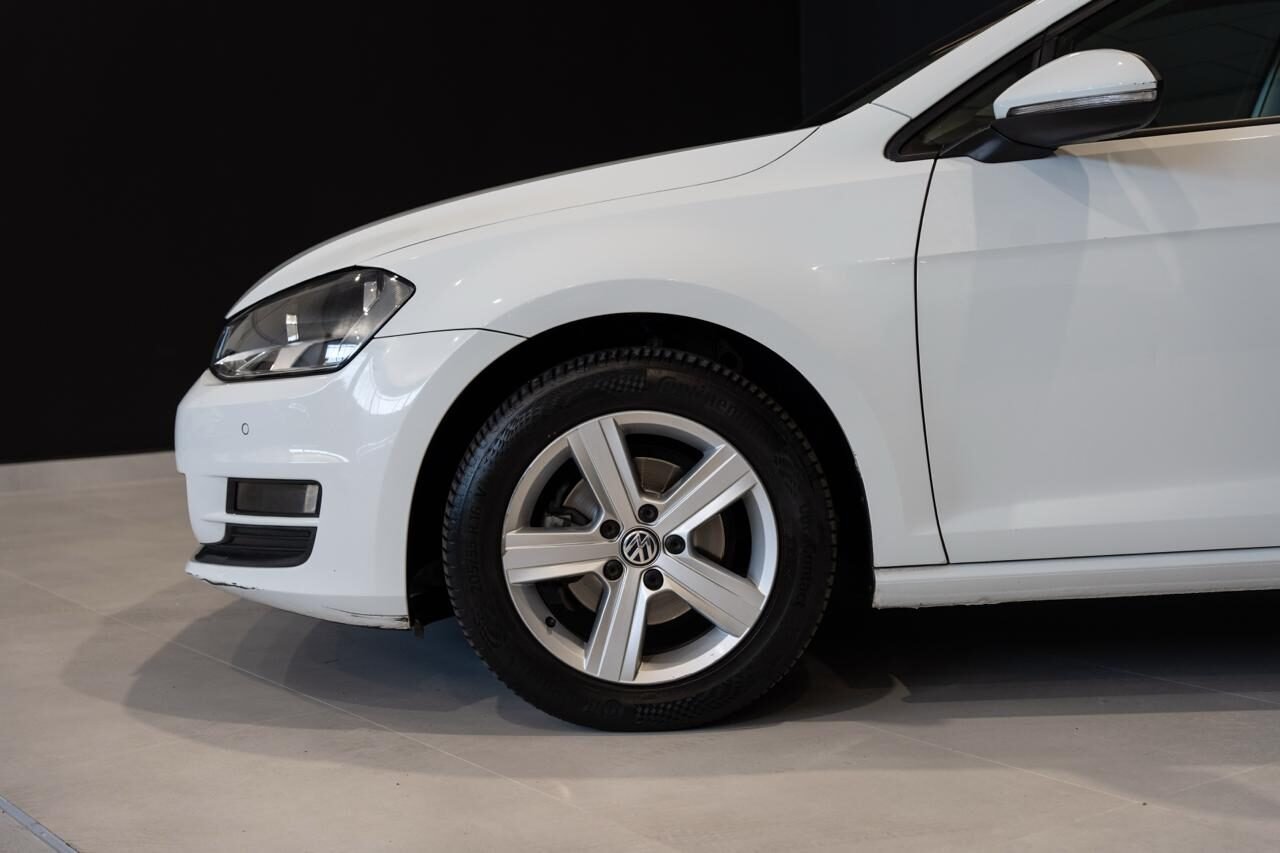 VOLKSWAGEN Golf Sport
