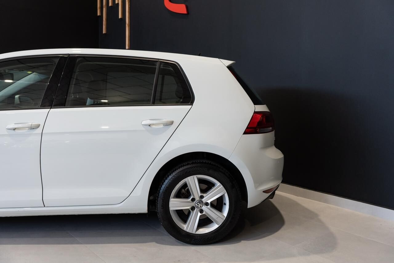 VOLKSWAGEN Golf Sport