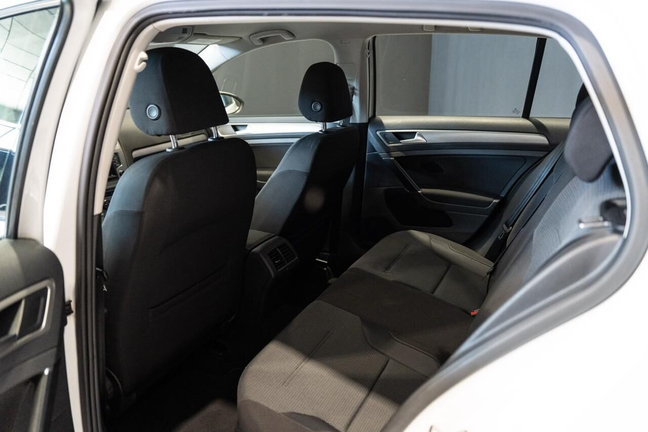 VOLKSWAGEN Golf Sport