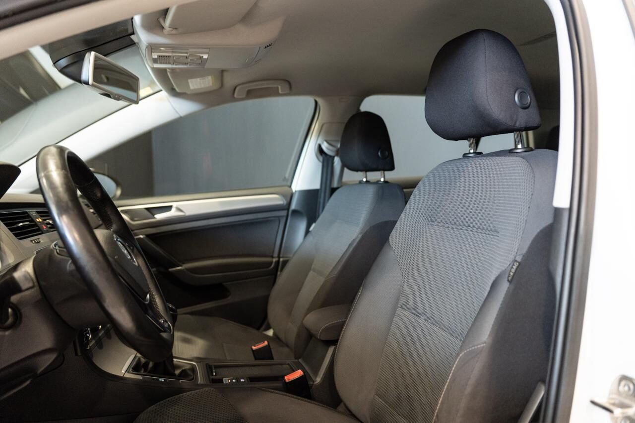 VOLKSWAGEN Golf Sport
