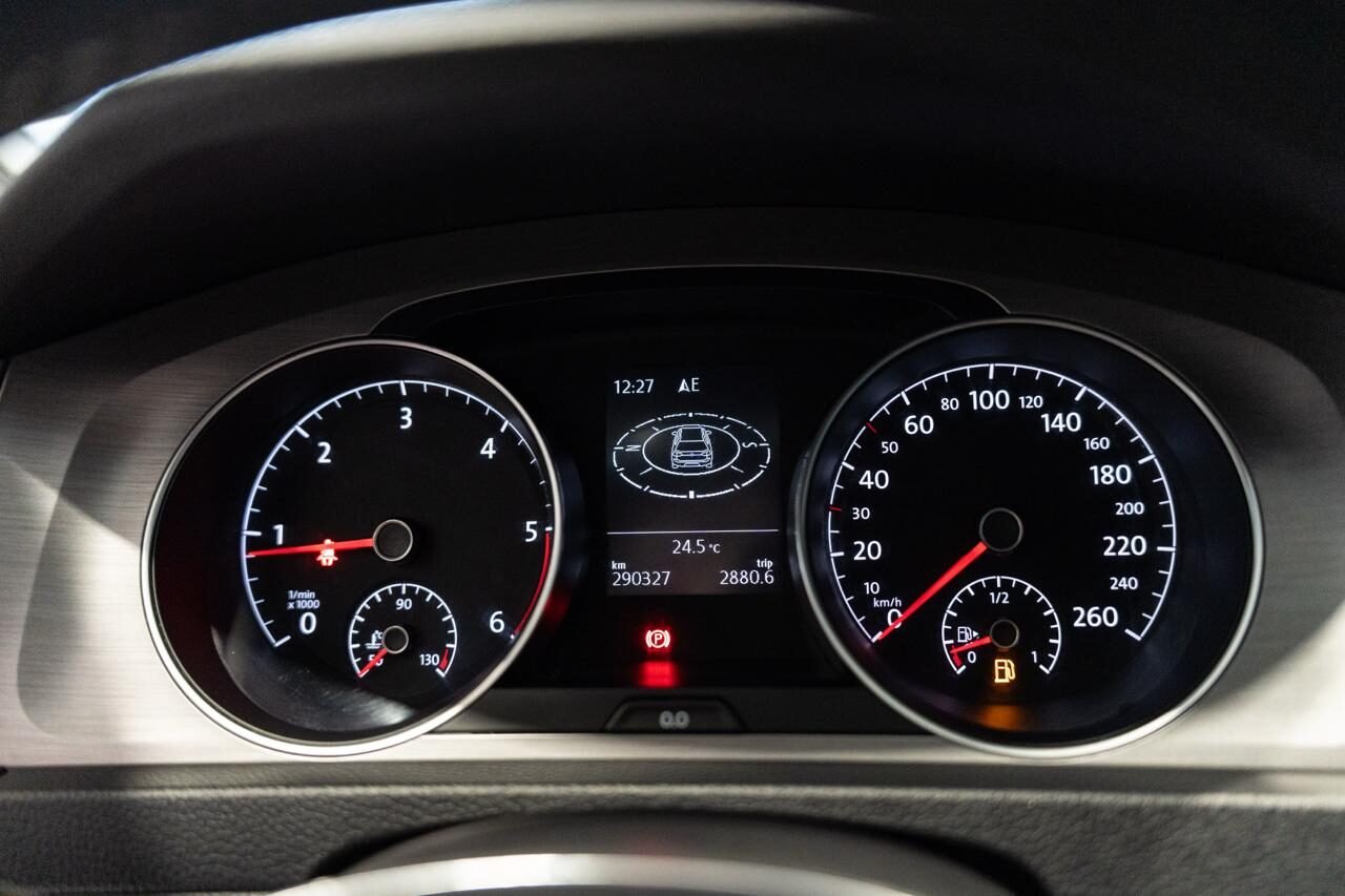 VOLKSWAGEN Golf Sport