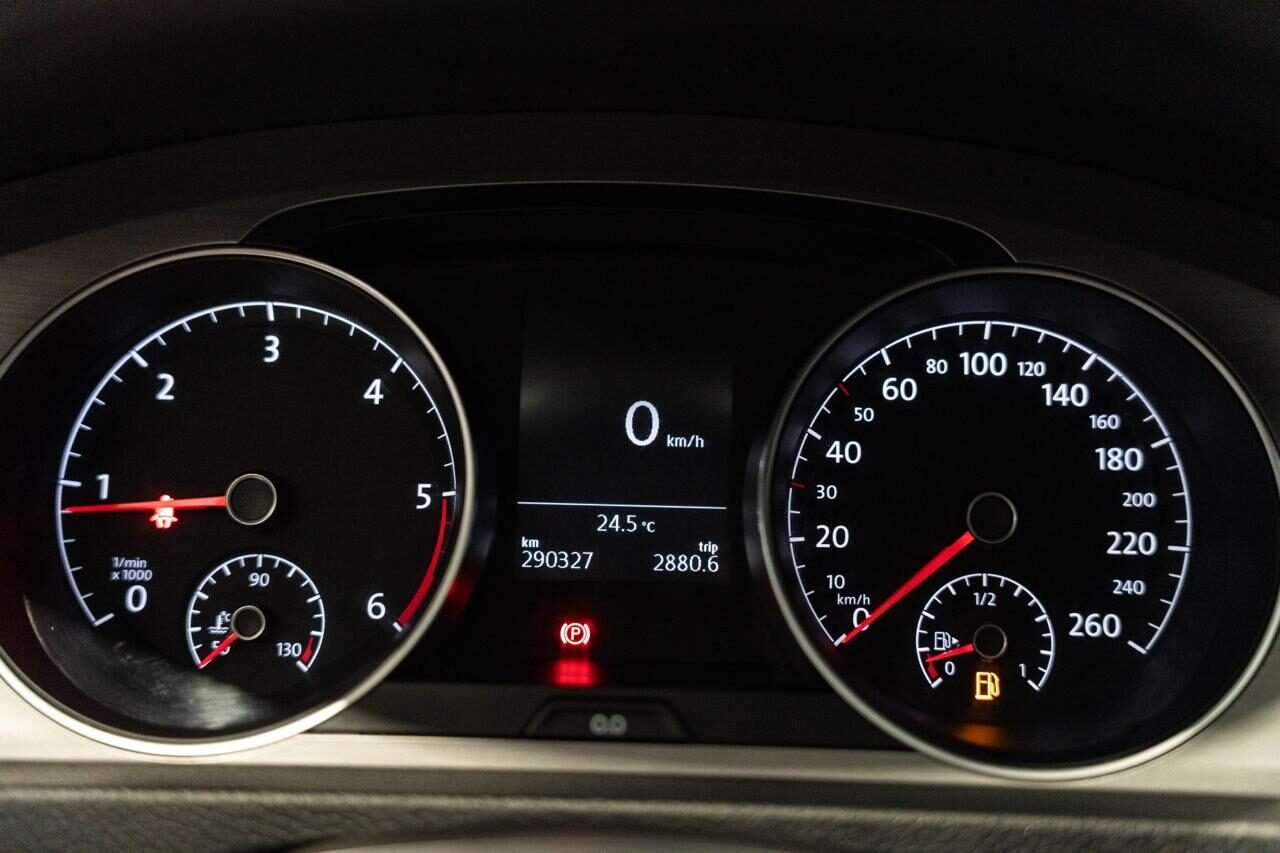 VOLKSWAGEN Golf Sport