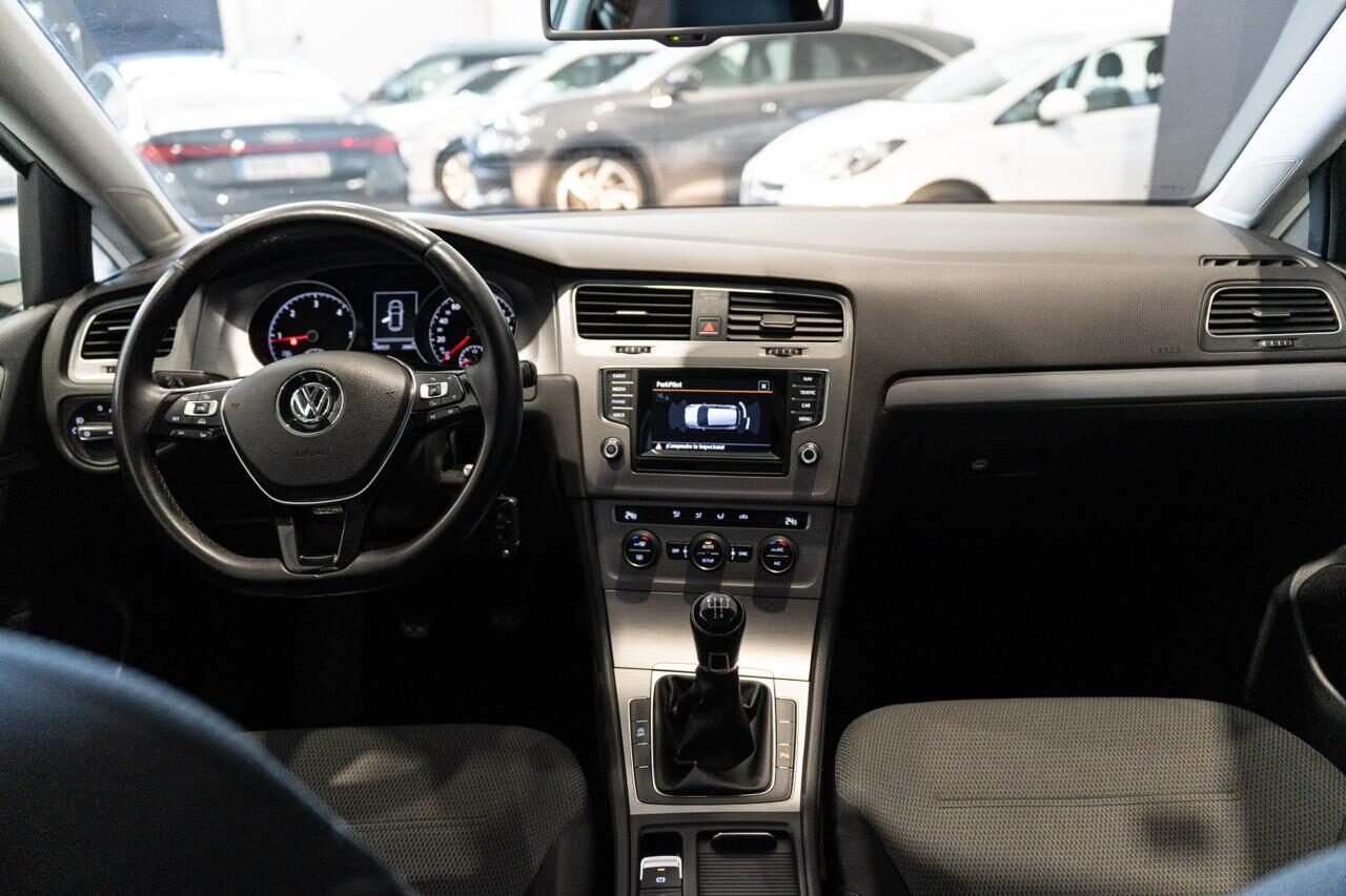 VOLKSWAGEN Golf Sport