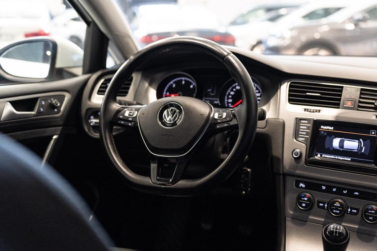 VOLKSWAGEN Golf Sport