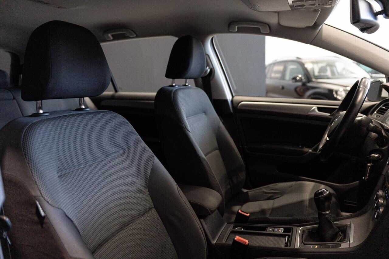 VOLKSWAGEN Golf Sport