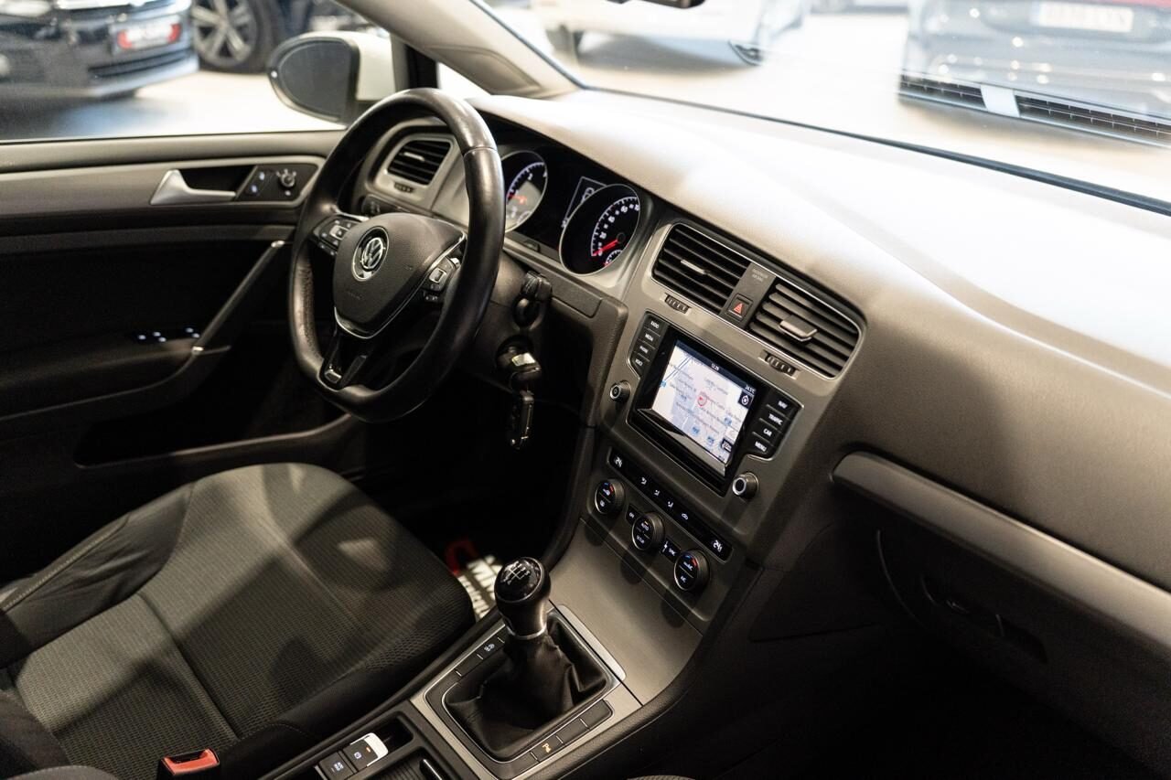 VOLKSWAGEN Golf Sport