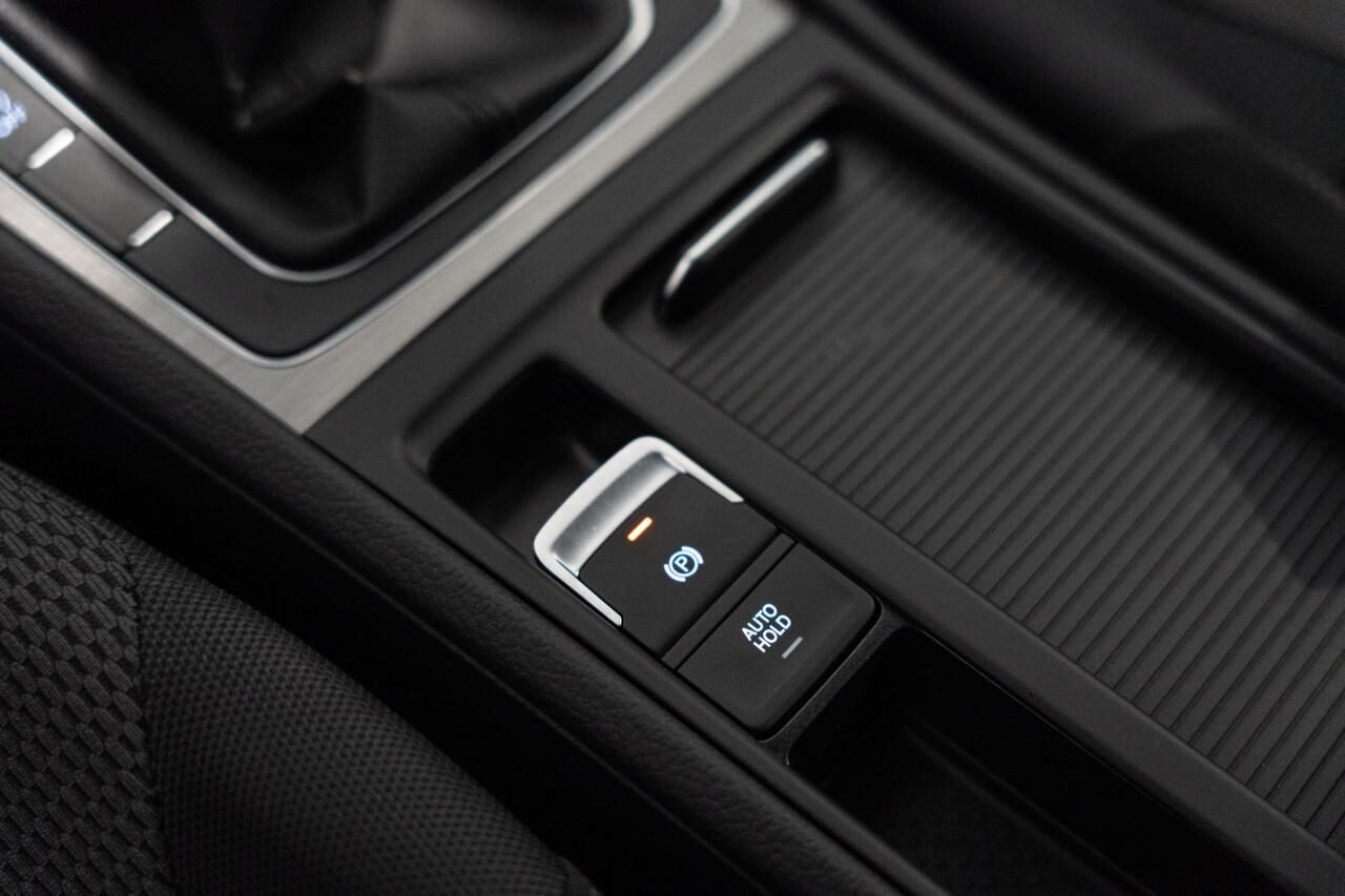 VOLKSWAGEN Golf Sport