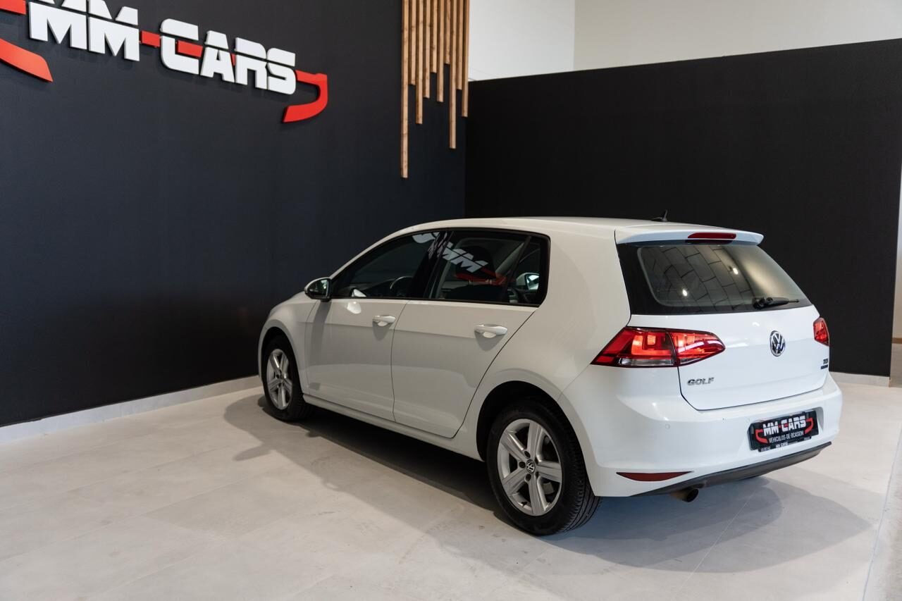 VOLKSWAGEN Golf Sport