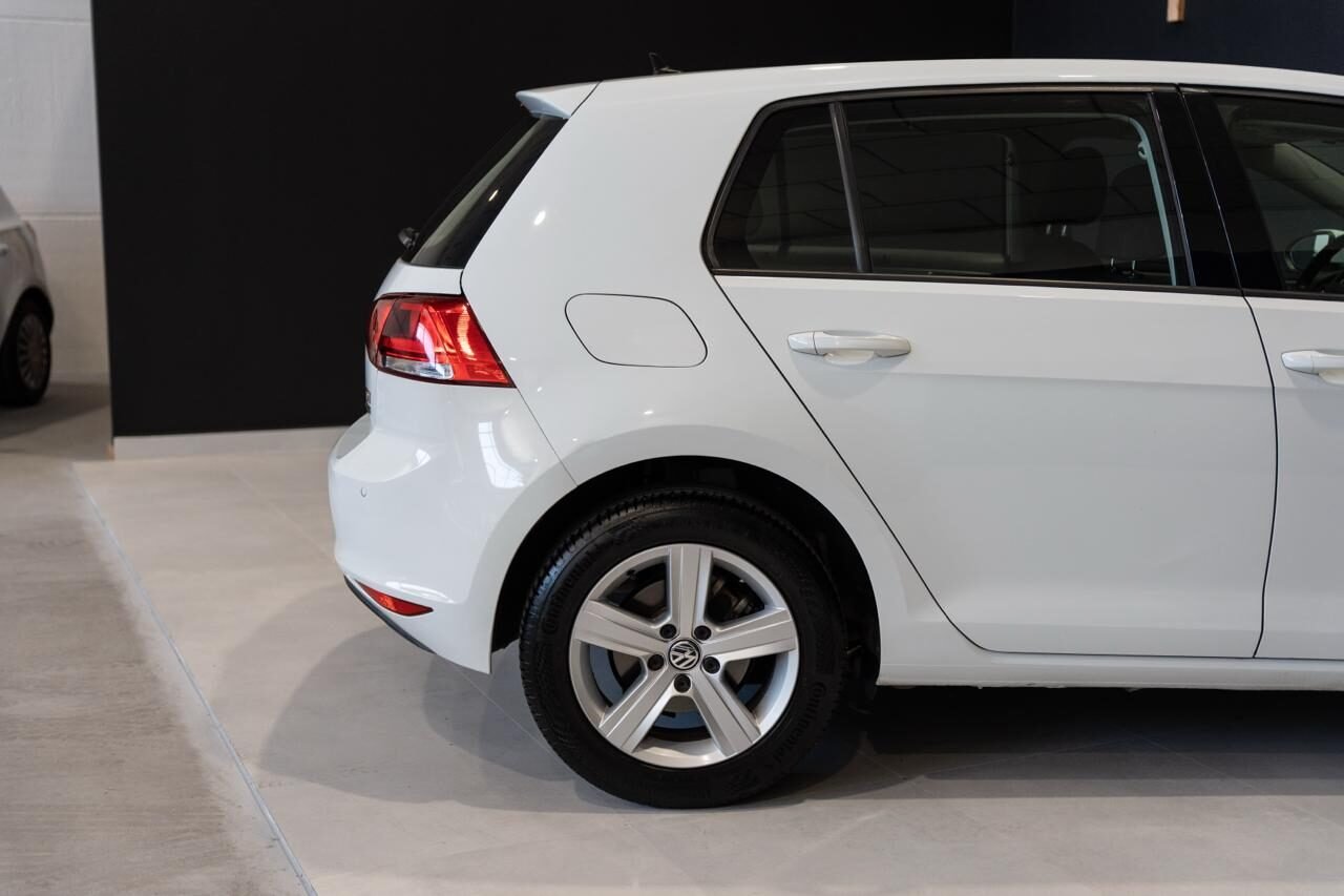 VOLKSWAGEN Golf Sport