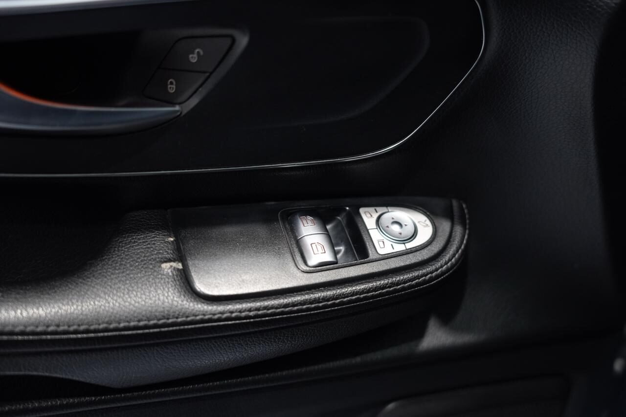 MERCEDES-BENZ Clase v Advangarde