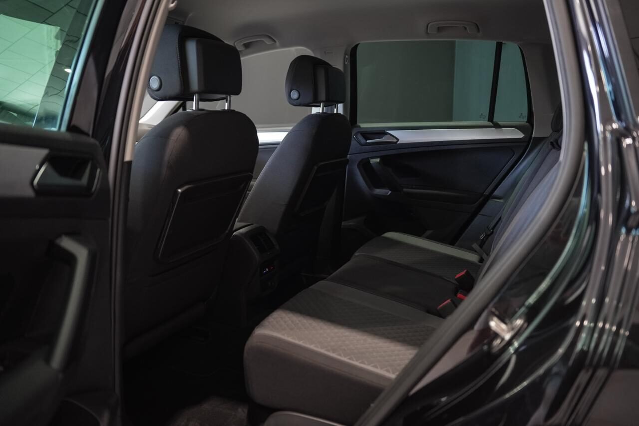 VOLKSWAGEN Tiguan R line