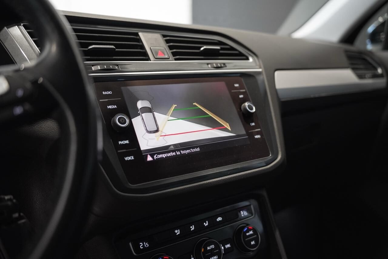 VOLKSWAGEN Tiguan R line