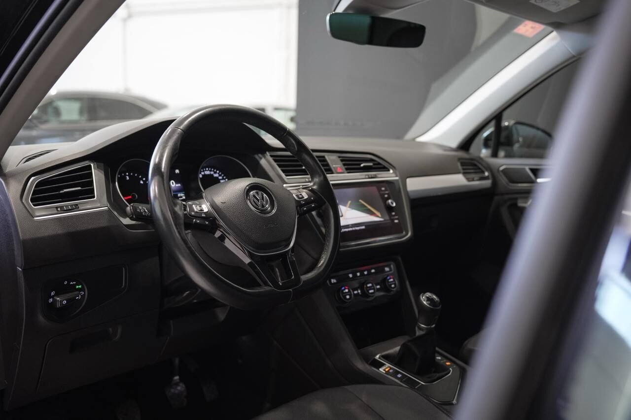 VOLKSWAGEN Tiguan R line