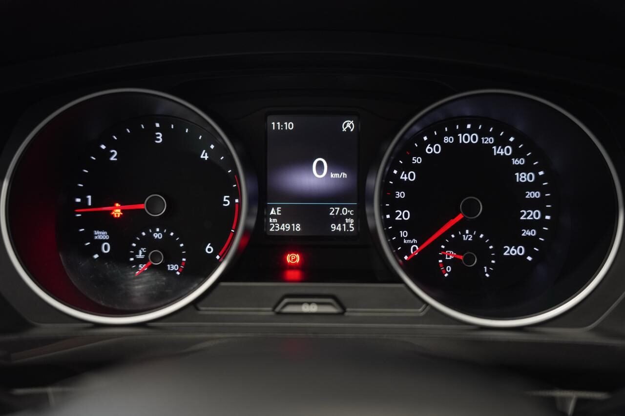 VOLKSWAGEN Tiguan R line