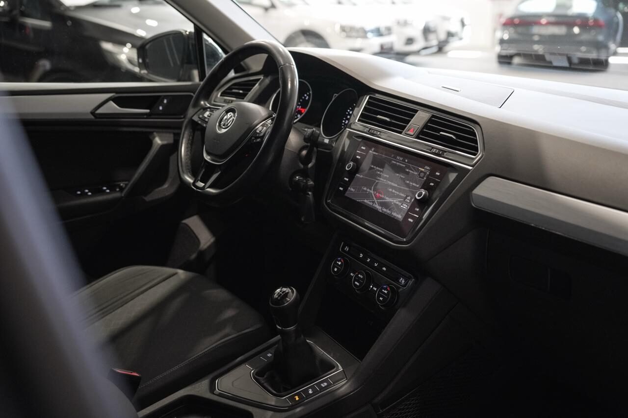 VOLKSWAGEN Tiguan R line