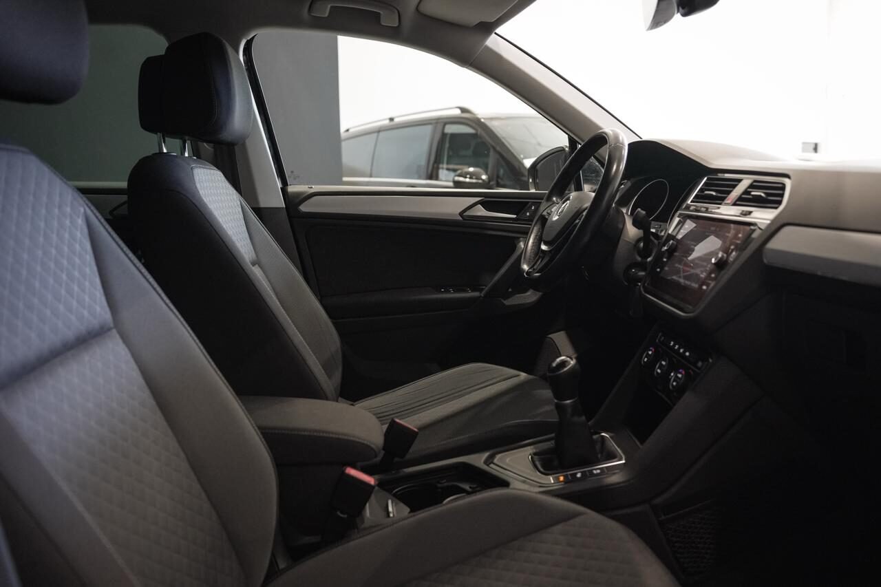 VOLKSWAGEN Tiguan R line