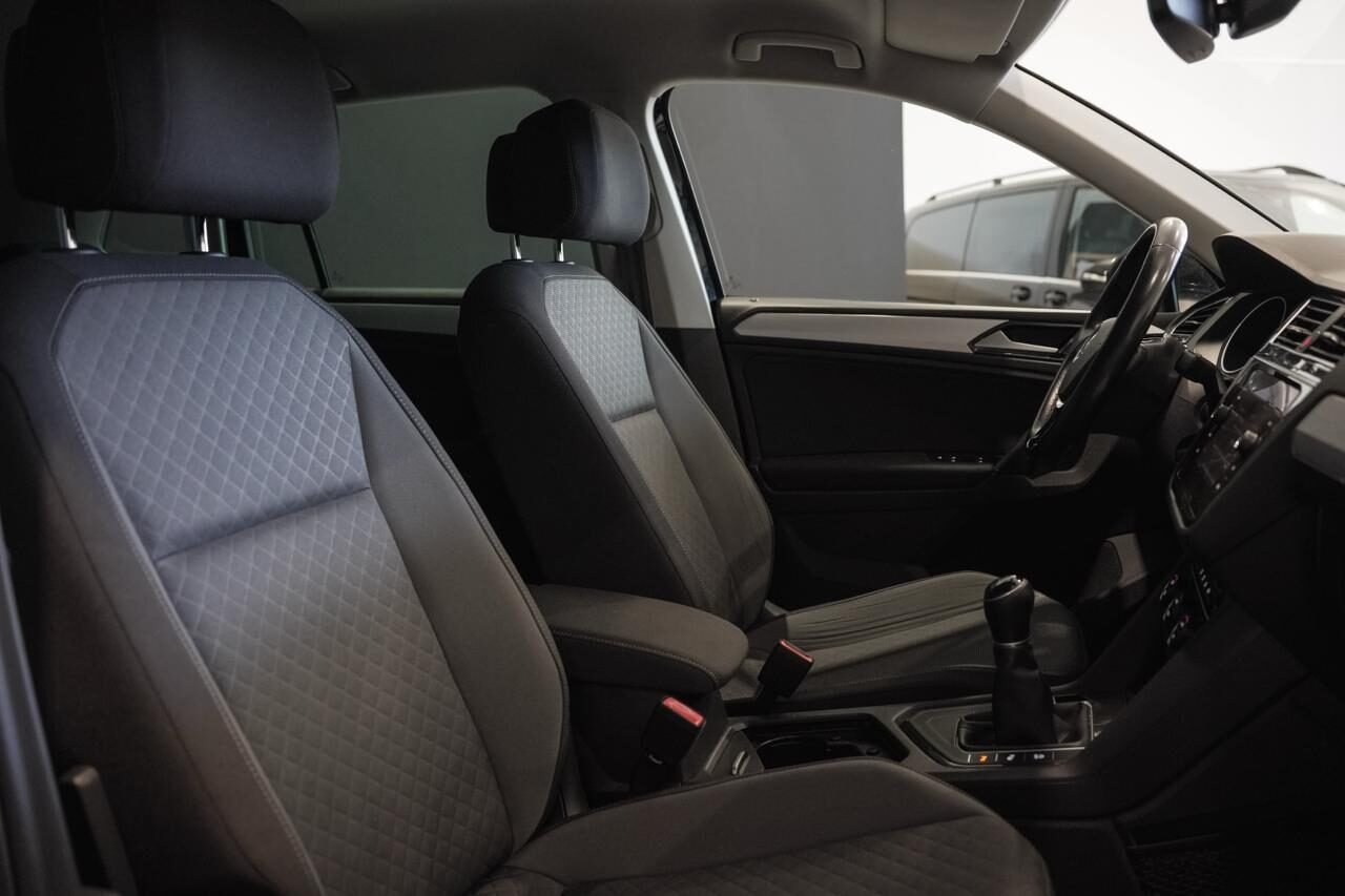 VOLKSWAGEN Tiguan R line
